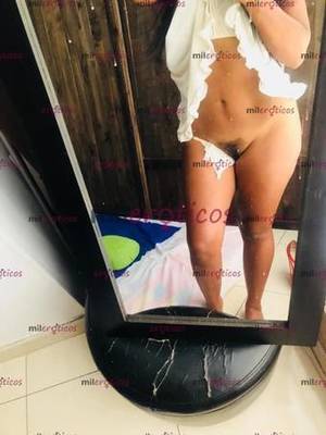 Evelin caliente peludita y mamadora