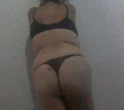Linda chica chichona alegre, divertida y temperamental