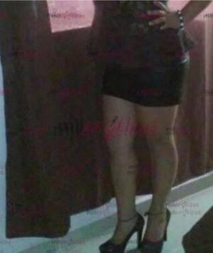 Chaparrita cachonda sexi y travieza