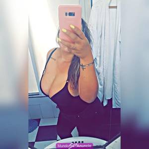 Chichoncita bonita muy cachonda vente en mis pechos y bokita