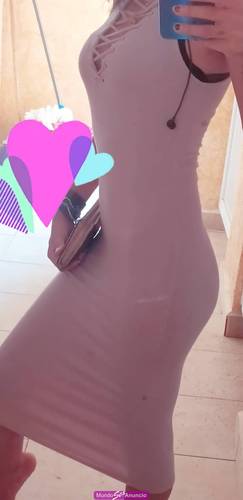 jovencita nueva en el ambiente disponible de dia