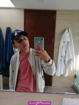JOVENCITO PASIVO VARONIL PERO MUY PUTITO EN LA CAMA
