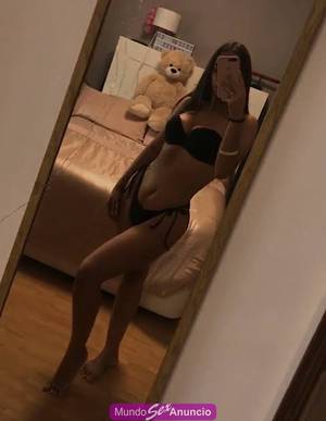 ZOE NUEVA LLAMAME 20 años de edad
