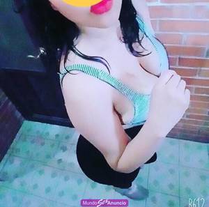 Chica joven caliente y muy sexi