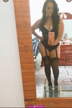 Ardiente morenita cachonda.