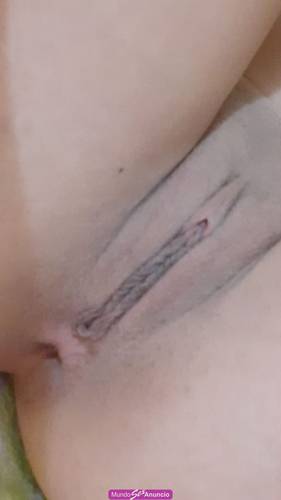 Hermosa chica petit de curvas peligrosas