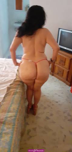 MILF de masivo trasero y lindo rostro dispuesta a todo!