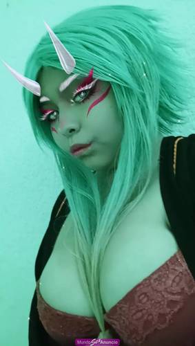 Chica Otaku universitaria cosplayer