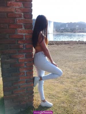 Soy Vannia tengo 18 años y ofrezco servicio