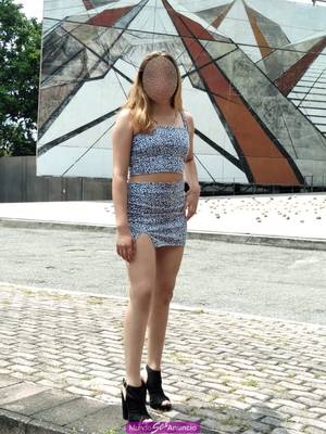 DELICIOSA FLAQUITA CALIENTE, DISFRUTAME ESTOY APRETADITA
