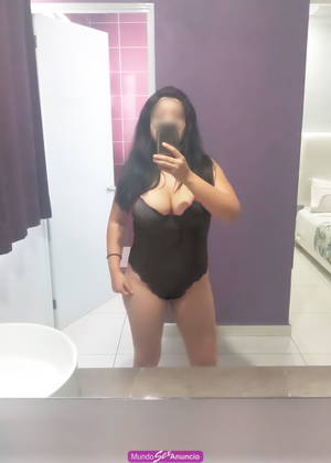 Chaparrita chichona lista para complacerte mi amor