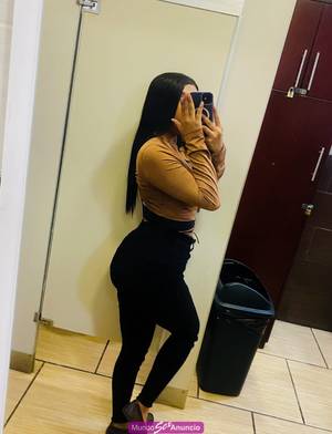 Joven guapa amante del ejercicio y del placer
