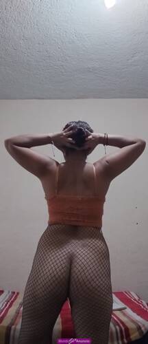 Morenita caderona y cachonda