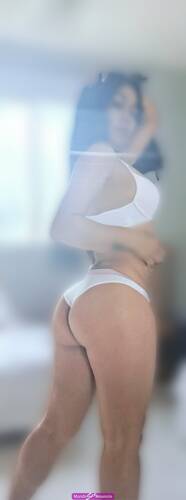 DELICIOSA PETIT MORENITA NALGONA SQUIRT💦💦💦