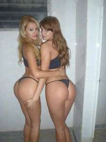 DOS LINDA CHICAS TE QUIEREN CONSENTIR