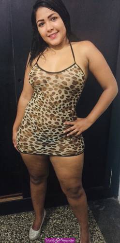 Dama de compañía linda morena