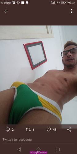 Chico complaciente y muy amoroso
