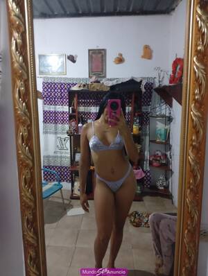 Morena delgada pelo negro buen trasero cuquita estrecha y ca