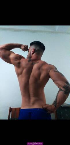 Macho Activo fuerte y dominante